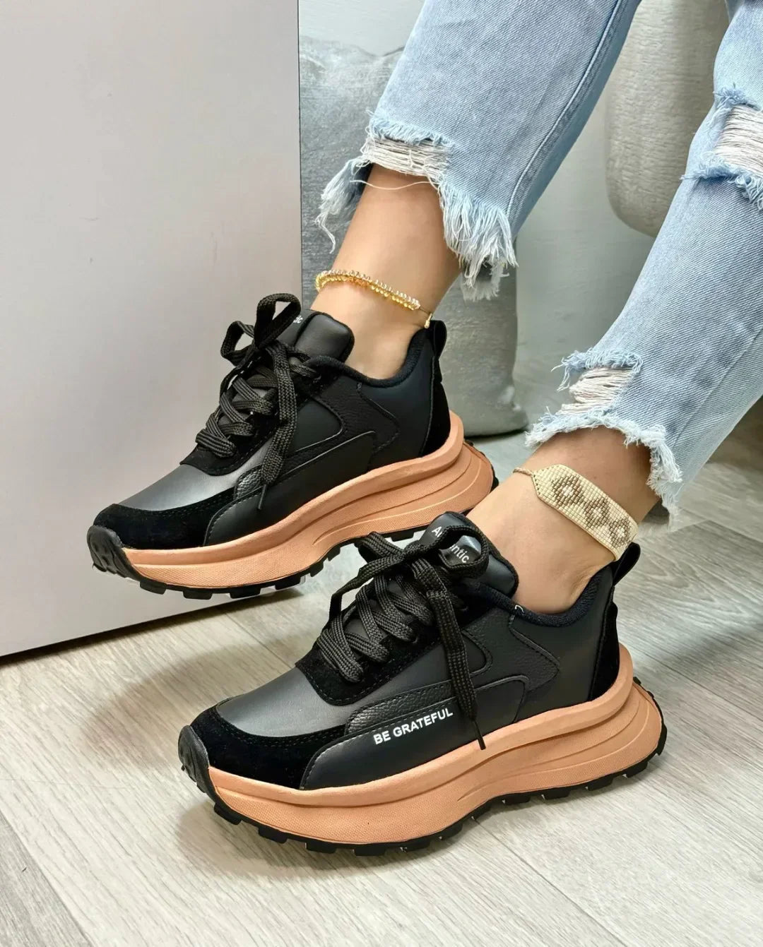 DEPORTIVO LOREN - ESTILO Y CONFORT EN CADA PASO